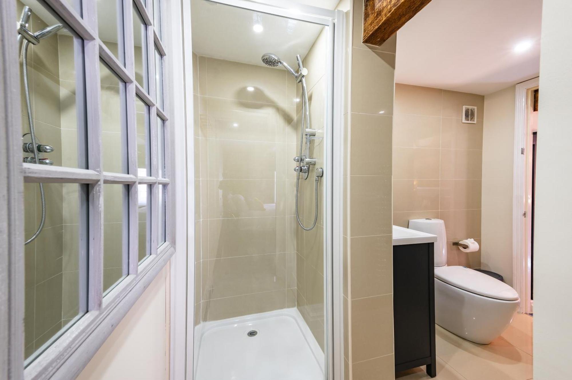 Luxury Town Centre Loft Apartment In Converted Granary 斯坦福德 外观 照片