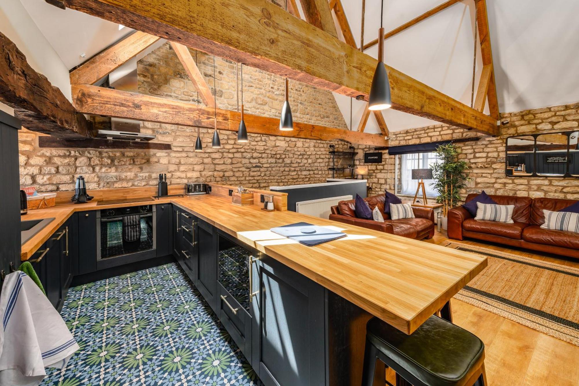 Luxury Town Centre Loft Apartment In Converted Granary 斯坦福德 外观 照片