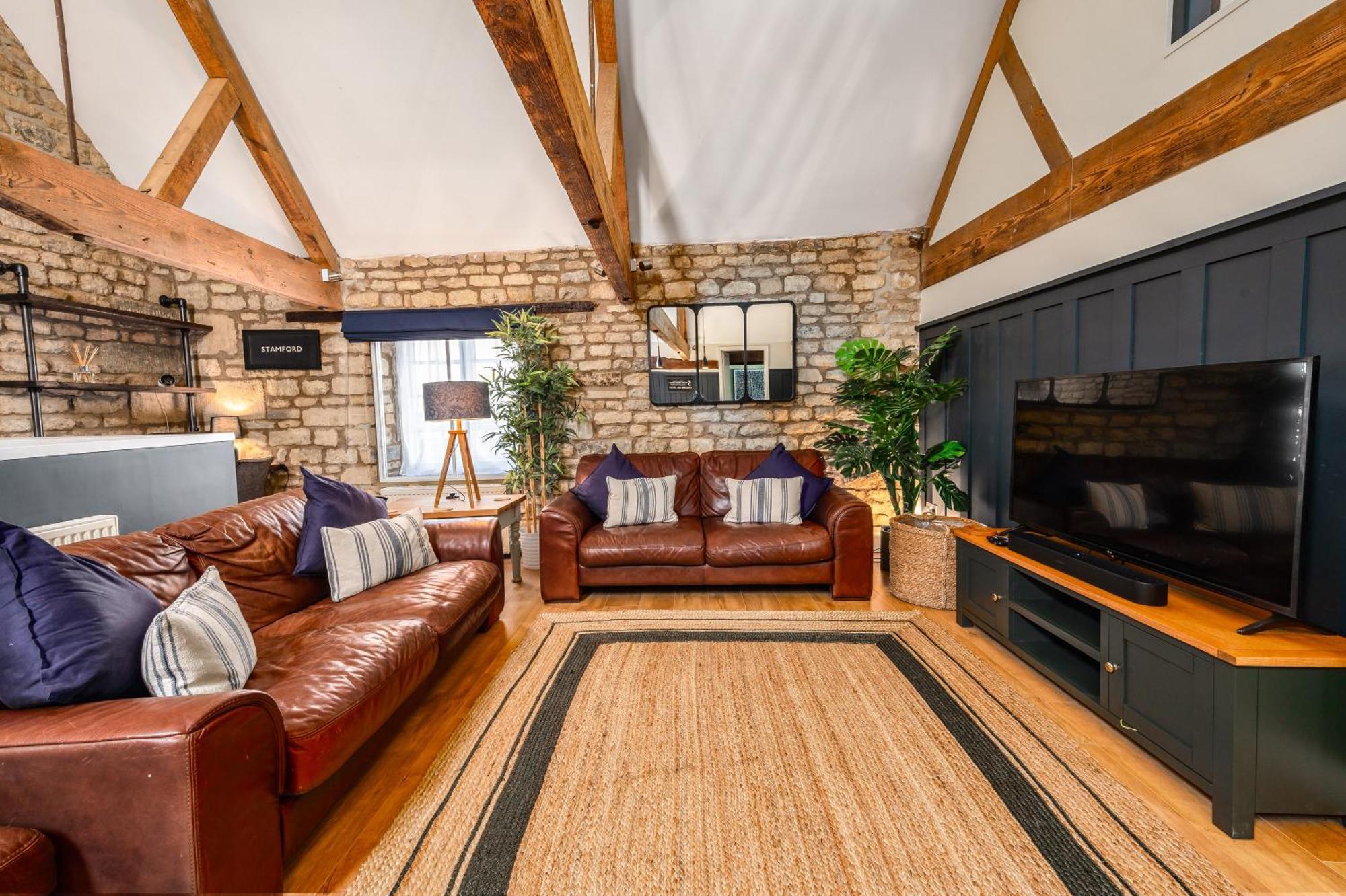 Luxury Town Centre Loft Apartment In Converted Granary 斯坦福德 外观 照片